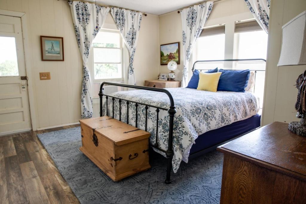 Stay On A 350-Acre Cattle Ranch! Brazos River! Tubing! Petting Zoo! Уэтерфорд Экстерьер фото